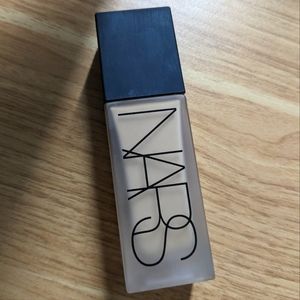 NARS All Day Weightless Luminous Foundation